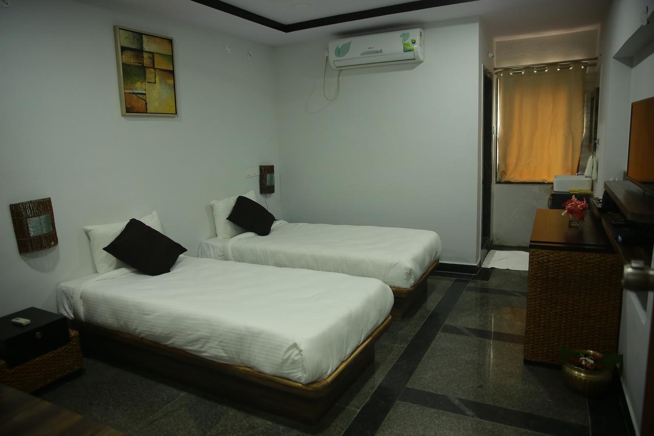 Lokis Forest Inn Hyderabad Exterior foto